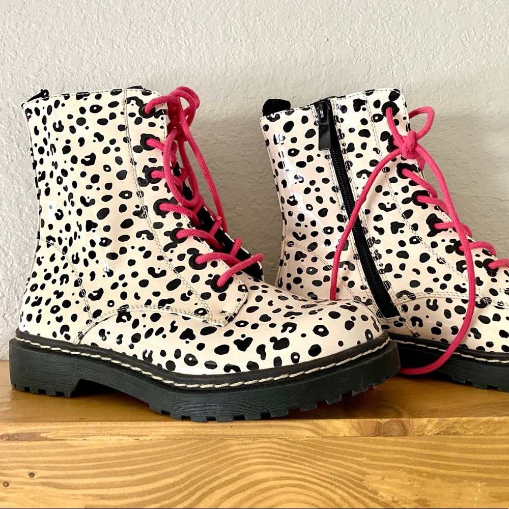 Donated

Funky boots. Never worn! From Nordstrom rack. Size 7